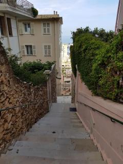 Plein coeur de Monaco, à 300 mètres à pied du port de Monaco, 4 pièces dans des escaliers vue mer exceptionnelle - 6