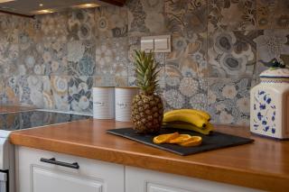 J&V Luxury Suites - 4
