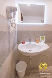 Baron Beach Hotel - 4