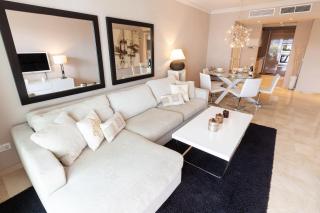 VACATION MARBELLA I Brand New Terrazas de Banús Apt, 24-7 Security, a minute from the Marina, The Sea and Luxury Shopping - Marbella - 1