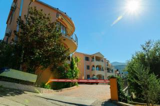 Apartment with pool - 1