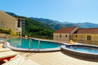Apartment with pool - 3
