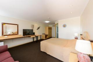 Villa Mirasol Motor Inn - 2
