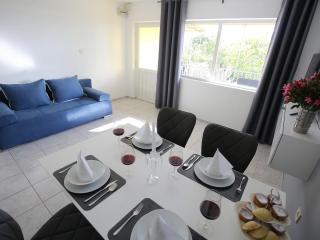 Beautiful Holiday Home in Bibinje near Beach - Bibinje - 3
