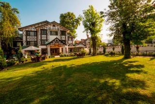 Lemon Tree Hotel Srinagar - 4