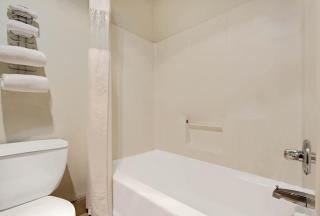Super 8 by Wyndham Riverside/Kansas City - Kansas City - 8