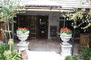 The Yardt Guest House - 4