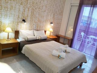 HOLIDAYS STUDIOS & APARTMENTS - 1