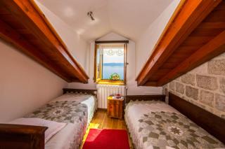 Small house Pivcevi - Podgora - 1