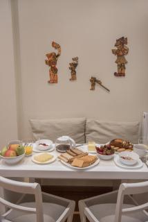 Living near Acropolis by Sylvia Staikou 2nd & 3d floor - Athen - 3