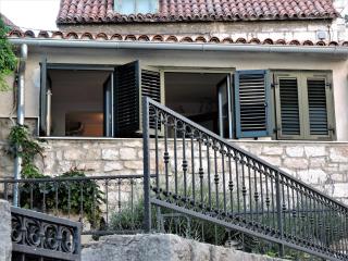 Bruno Split Centre Apartment and Room - 4