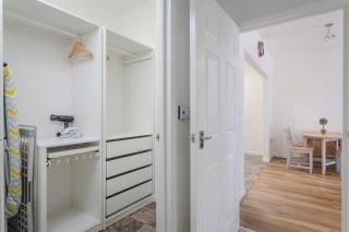 1 Bed Apt Sleeps 4 - Luton - 1