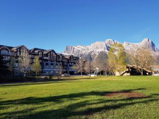 Sunset Mountain Inn - Canmore - 1
