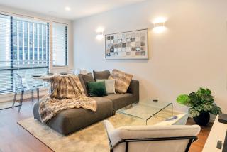Chic Metro Apartment with Free Parking and Air-con - Auckland - 4