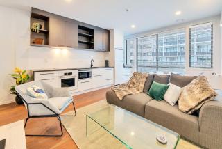 Chic Metro Apartment with Free Parking and Air-con - Auckland - 9