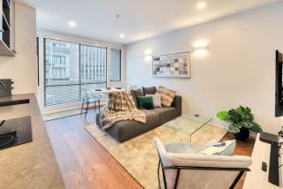 Chic Metro Apartment with Free Parking and Air-con - Auckland - 5