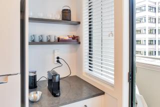 Chic Metro Apartment with Free Parking and Air-con - Auckland - 1
