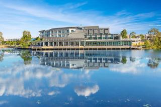 Best Western Plus North Lakes Hotel - 8