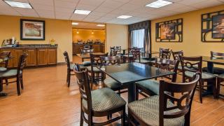 Best Western Plus Parkway Hotel - Alton - 7