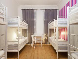 Blooms Boutique Hostel by Friendly Apartments - Poznan - 8