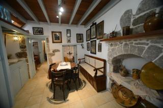 Old Traditional House - Mandrakion - 0