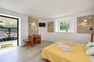 Apartments Marija, Authentic Stone House, 3 Minutes from the Beach - 9