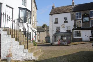 Alston Art Apartments - 8