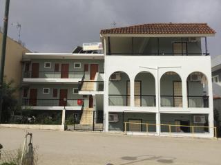 Thomas Apartments - 7