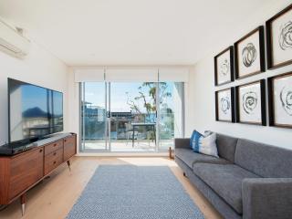 The Shoal Apartments, Unit 304/4-8 Bullecourt Street - Shoal Bay - 4