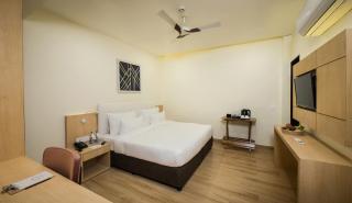 10 Park Street Hotel & Banquets - 1
