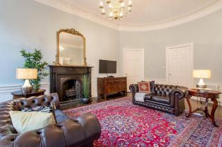 JOIVY Converted Flat in Historic Building in New Town - 9