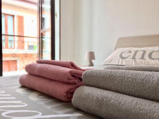 Laura's Lake Room - 1