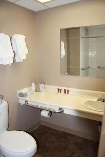 Sunlac Inn Lakota - 1