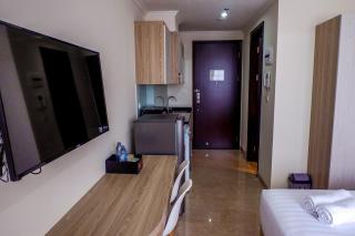 New Furnished Studio Menteng Park Apartment By Travelio - 6