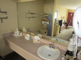 Days Inn & Suites by Wyndham Anaheim At Disneyland Park - Anaheim - 8