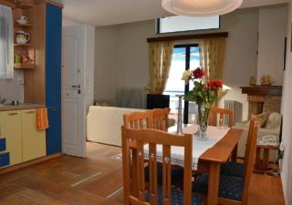 Kamari Beachfront Apartments - 2