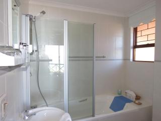 At Whale-Phin Guest House - Reebok - 2