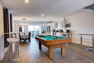 Modern Townhouse with Rooftop Deck - 3