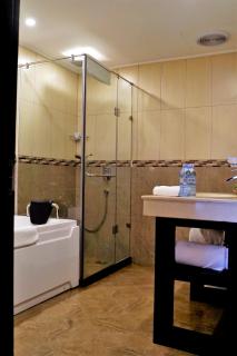 Best Western Premier Garden Hotel Entebbe - Entebbe - 4