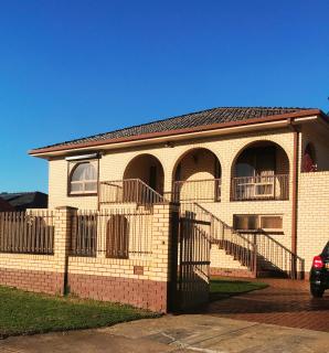 Adelaide's holiday home- Upper Level 2 - Modbury - 5