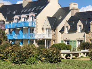 VACANCES A L OCEAN - GRAND T4 VUE MER GRAND BALCON tout confort - WIFI ET PARKING GRATUITS - MER PLAGE PISCINE à environ 25 m - Centre ville, tous commerces, marché, et port à 10 minutes à pied en longeant la mer - Le Guilvinec - 5