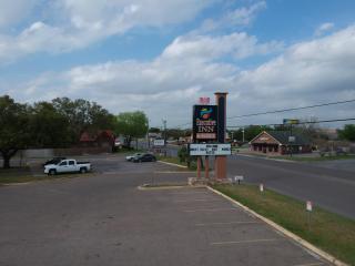 Executive Inn & Suites Beeville - Beeville - 4