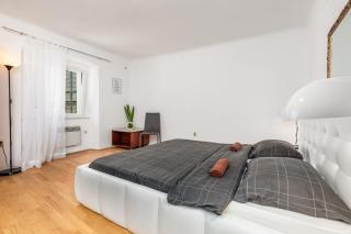 Apartment Mirrors - Rijeka - 1