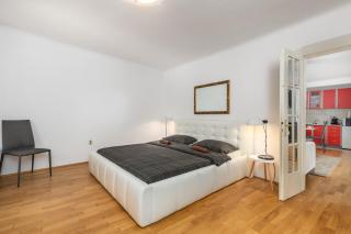 Apartment Mirrors - Rijeka - 4
