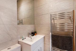 The Woodpecker Snug - 2