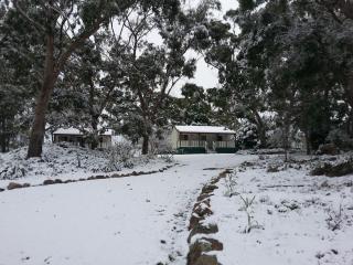 Granite Gardens Cottages & Lake Retreat - Stanthorpe - 6