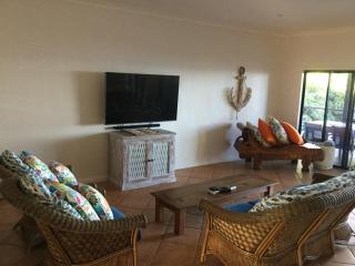 ABSOLUTE BEACHFRONT BLISS - NEWELL BEACH - 10 Metres to the Ocean - Newell Beach - 3