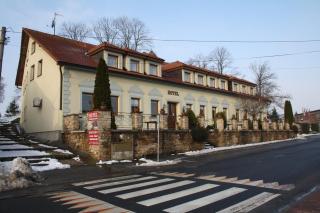 Hotel Bouček - Mochov - 0