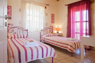 Arodamos Villa with a pool, children's games, and BBQ, perfect for 23 people! - Skouloúfia - 9
