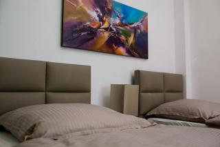 Laura Lifestyle and History - 2